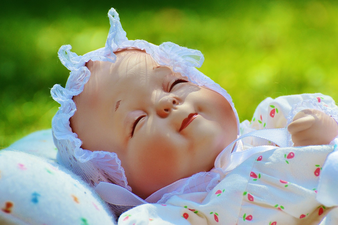 孕妈供卵生的宝宝睡觉在床上打滚（孕妈供卵生的宝宝睡觉来回打滚）