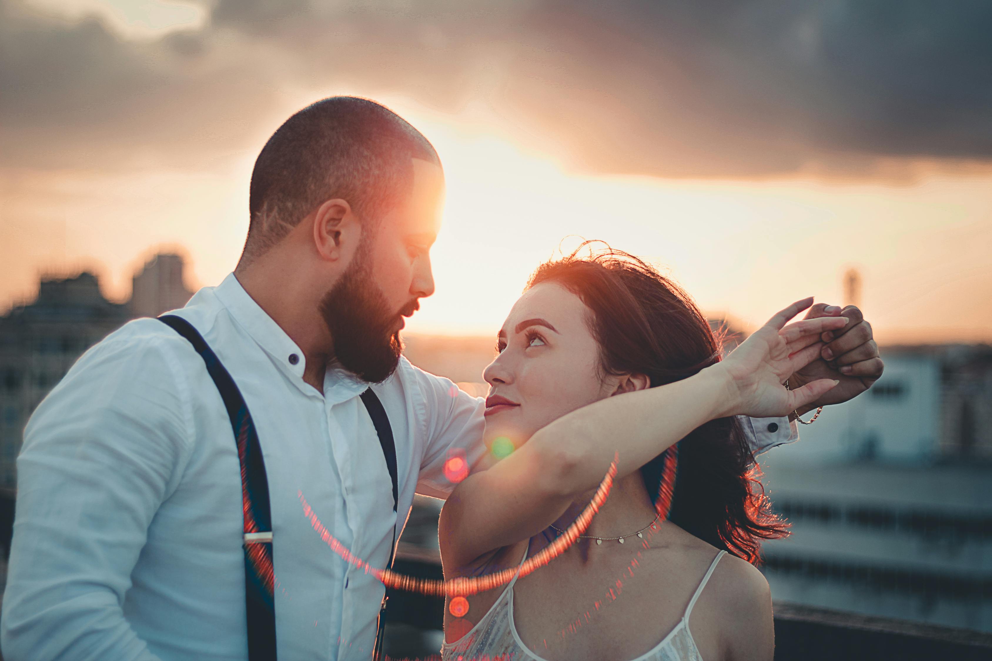 性格像男试管代生的孩子的女人（性格像男试管代生的孩子的女人怎么形容）