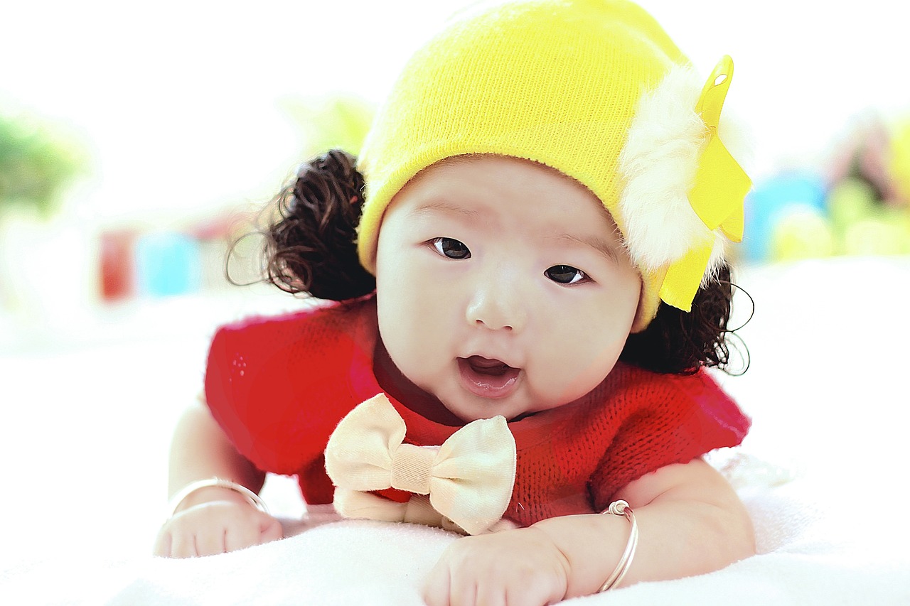 孕妈供卵生的宝宝11个月发育标准（11个月孕妈供卵生的宝宝发育情况）